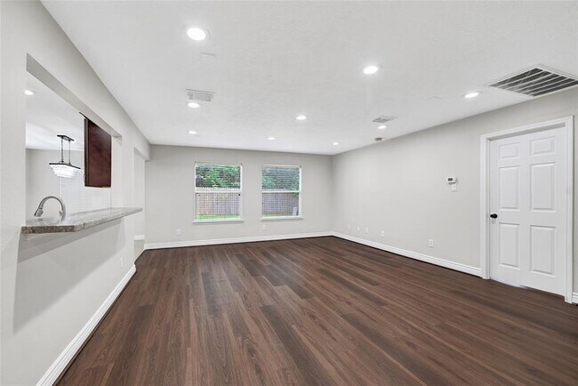 Building Photo - 5914 Shadow Creek Ct