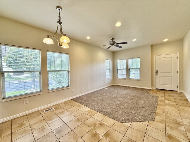Building Photo - 10753 Topview Rd