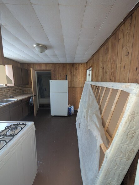 Building Photo - 2116 W Garden St