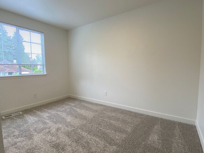 Building Photo - Stylishly Renovated Home with Private Back...