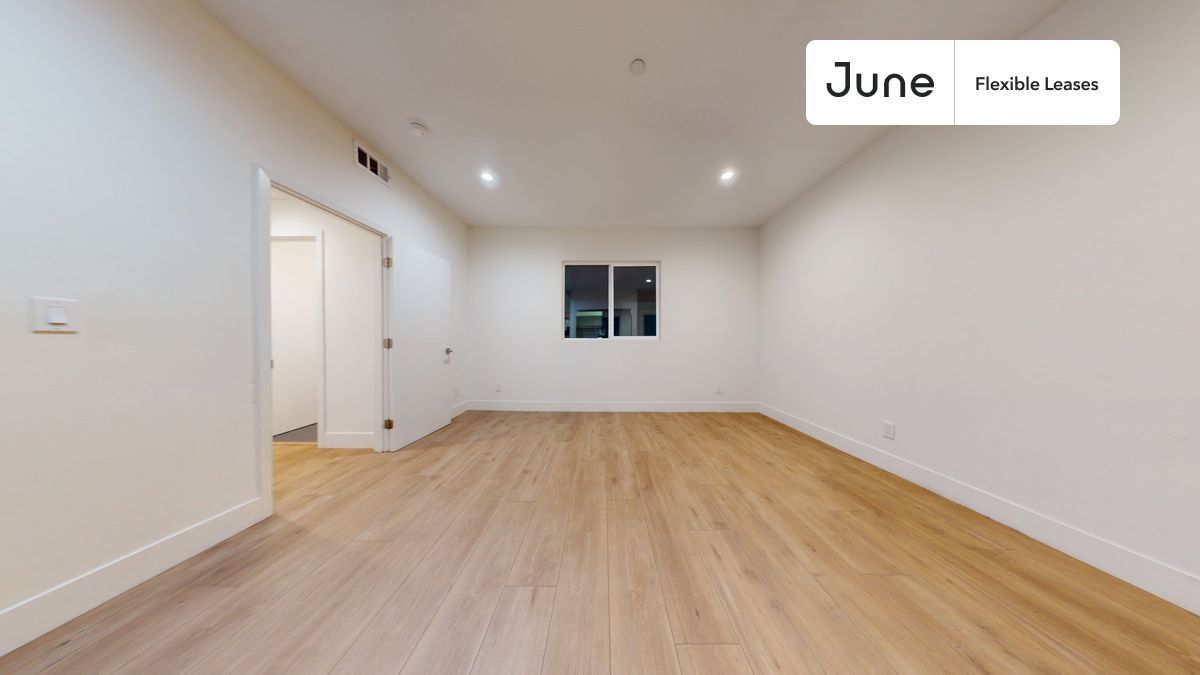 Building Photo - 5637 Riverton Ave