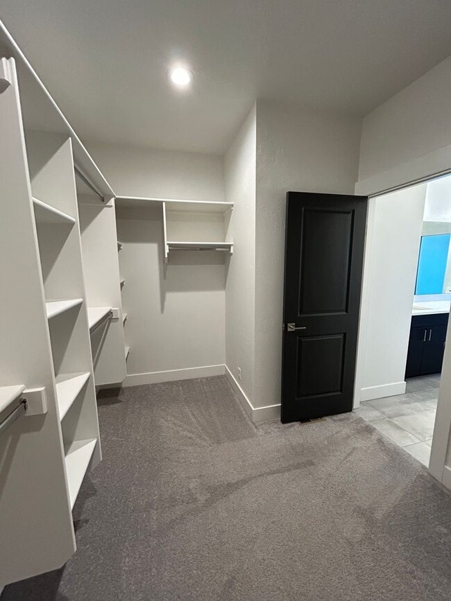 Building Photo - Riverstone: Gated Community, Pond Access i...