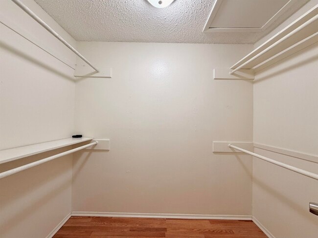 Building Photo - 200 Martingale