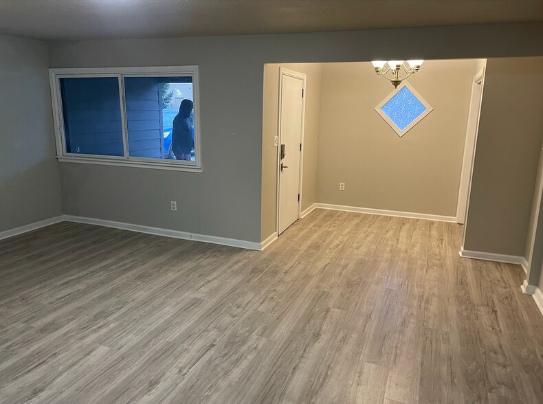 Building Photo - 2116 S Longmont Ave