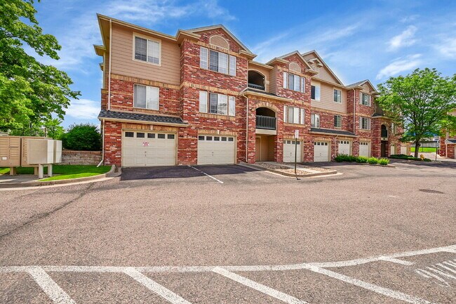 Building Photo - $1,825.00 - 2 Beds, 2 Baths, Condo in Thor...