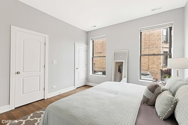 Building Photo - 414 E 44th St