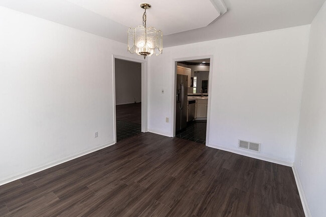 Building Photo - 3700 Wakefield Dr