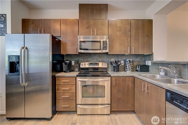 Building Photo - 2Bd/2.25Ba Lynwood Townhome