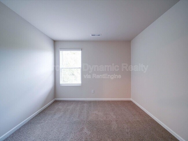 Building Photo - 916 S Battleground Ave