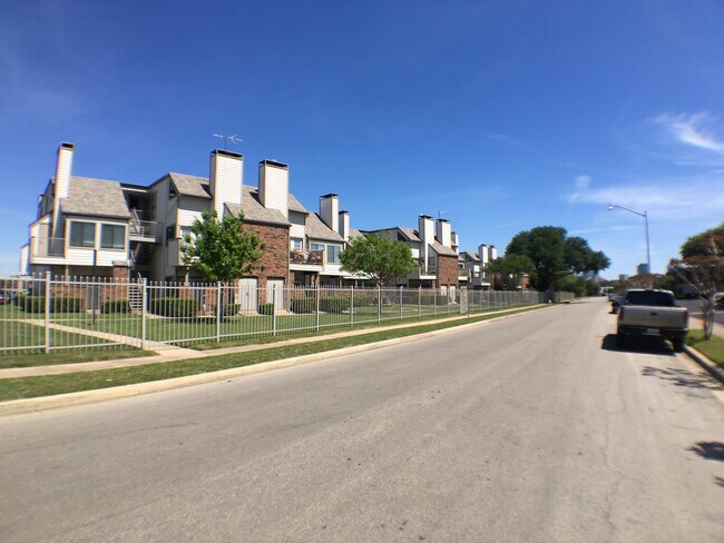 Building Photo - 3117 Sondra Dr