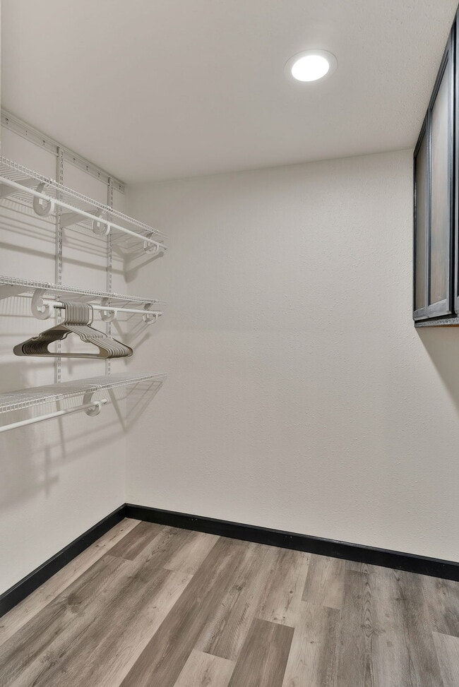 Building Photo - 902 Residence St