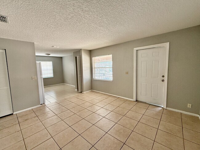 Building Photo - 701 Michigan Ct