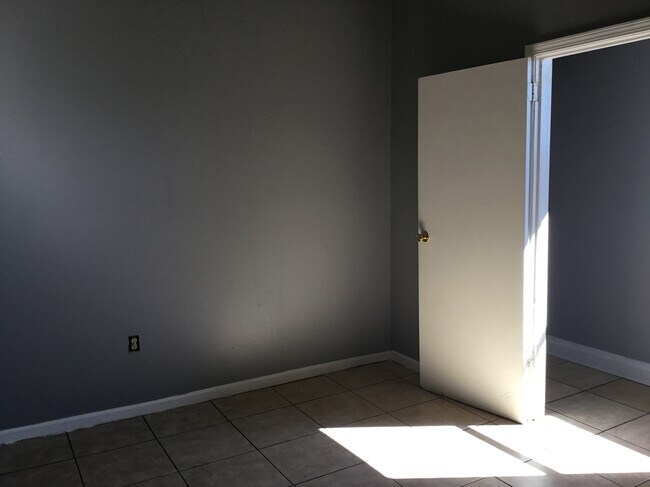 Building Photo - 400 Avenue B