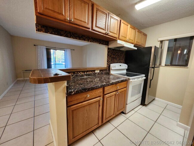 Building Photo - 545 Trace Cir