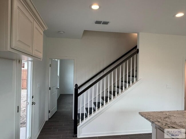 Building Photo - 3505 Cove Real Dr
