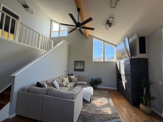 Building Photo - 3 Bedroom 2.5 Bath Home with 2 Car Garage ...