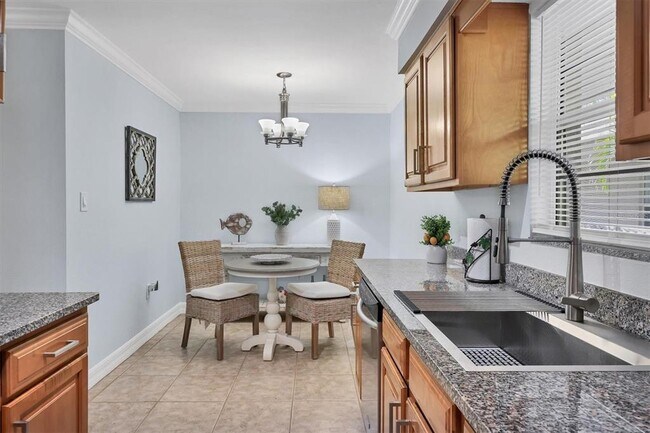 Building Photo - 3350 S Osprey Ave