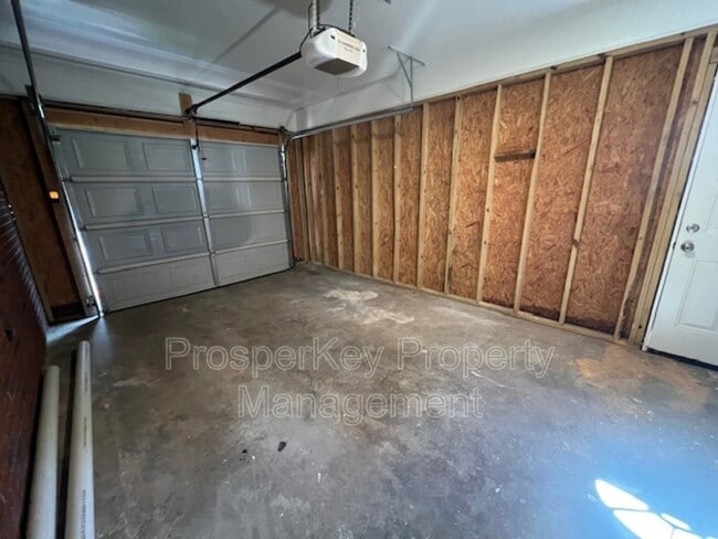 Building Photo - 3465 Melrose Dr