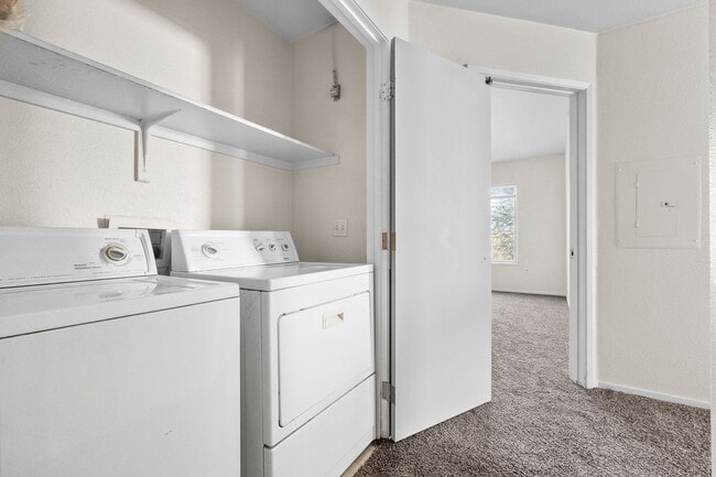 Building Photo - 2nd Floor Condo in a Gated Northeast Commu...