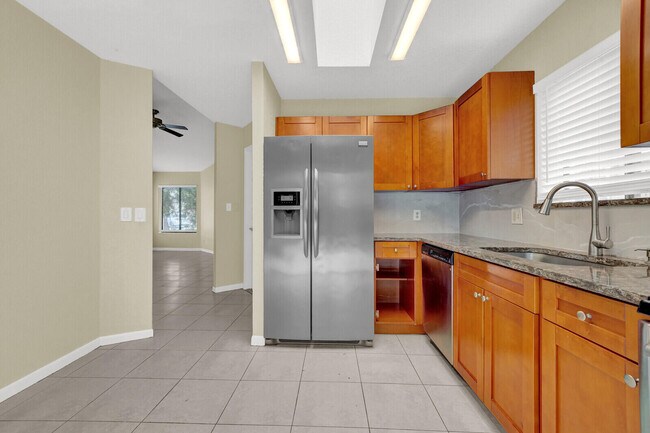 Building Photo - 5864 Strawberry Lakes Cir