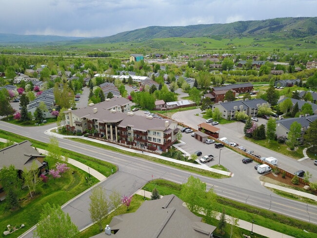 Building Photo - Skiview Place Apartments