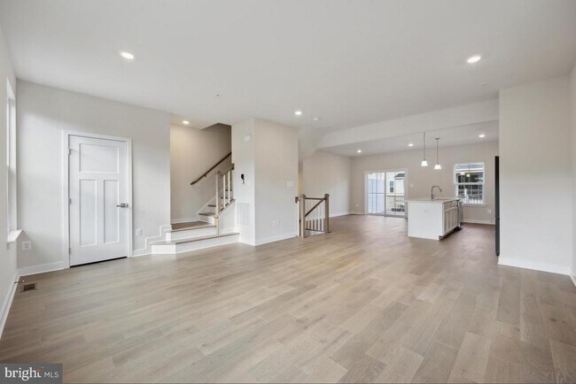 Building Photo - 223 Avalon Dr