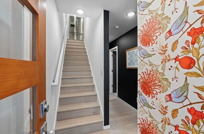 Building Photo - 5915 B California Ave SW-