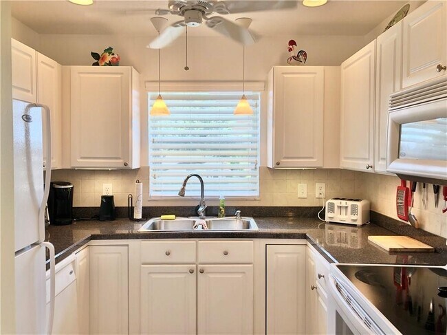 Building Photo - 2/2 Annual in 55+ Community Available May