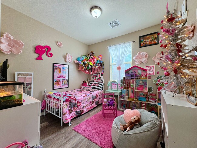 Building Photo - Northeast El Paso 3Bed/2 Bath Refrig A/C Across From Park!