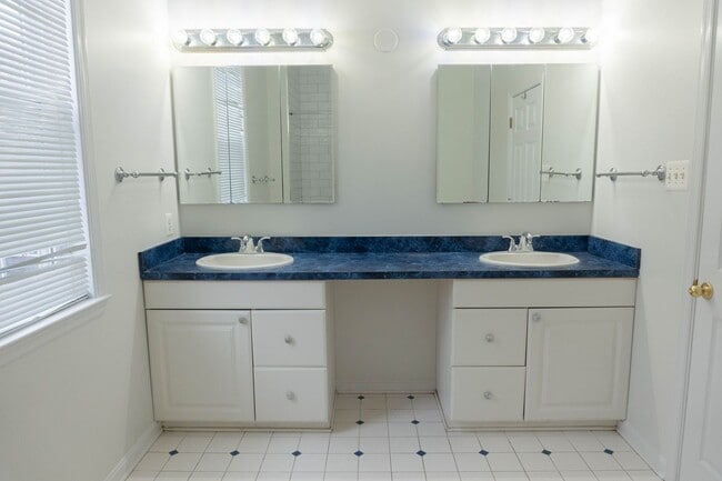 Building Photo - Charming Capitol Hill Home Near Lincoln Park – Modern Comfort Meets Historic Elegance