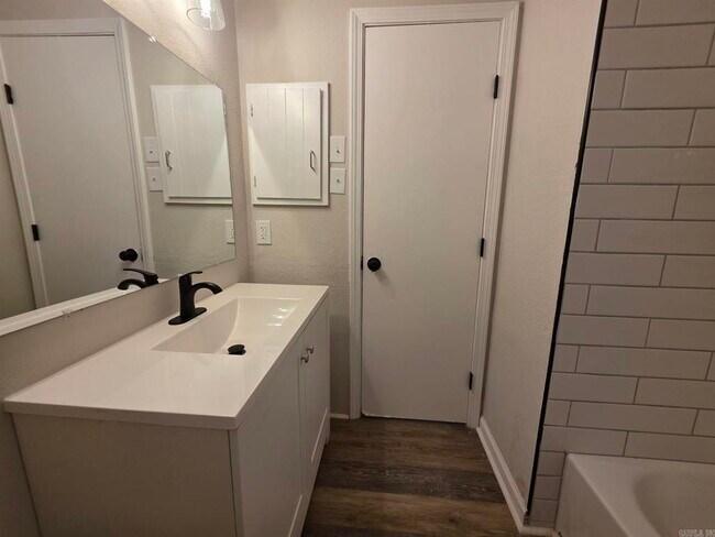 Building Photo - 8 Willowridge Cove