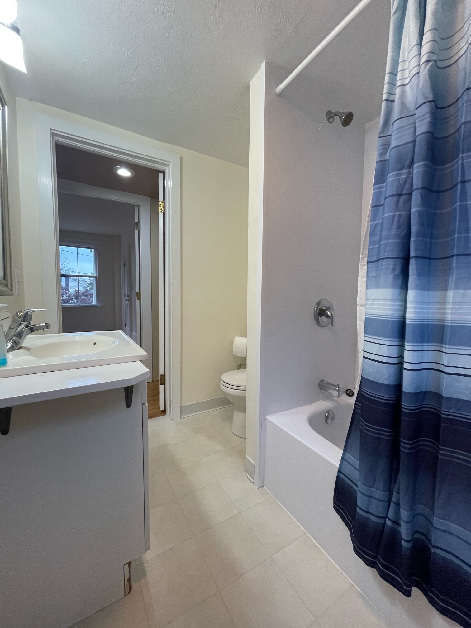 Full bath - 13 Center St