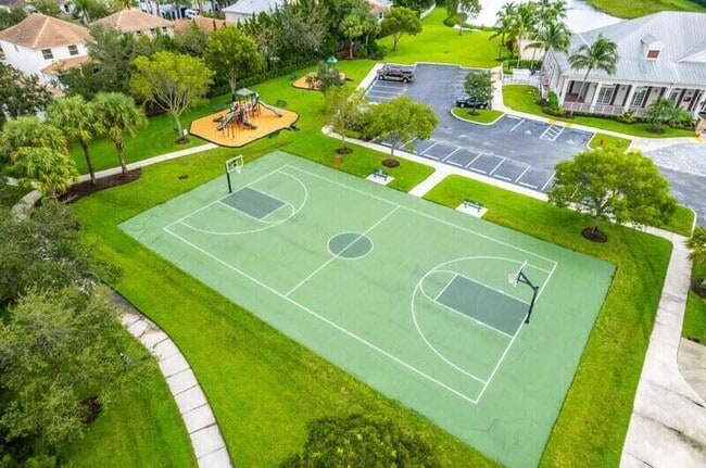 Building Photo - 9271 Madewood Ct