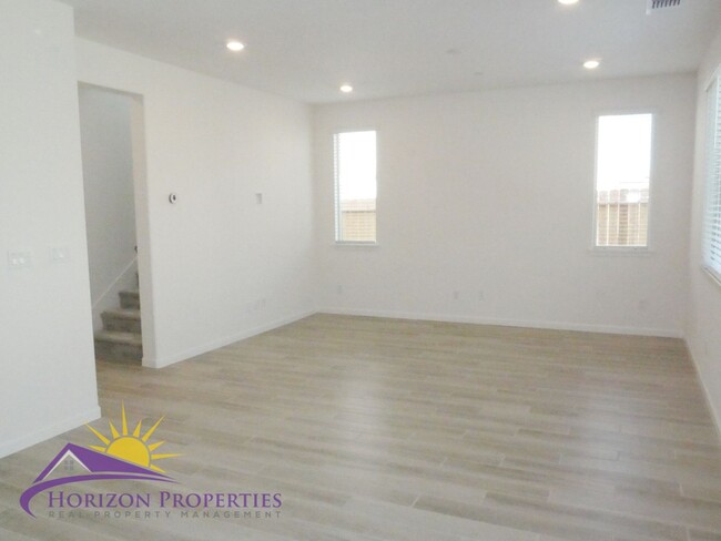 Building Photo - Modern Two-story 3 Bed 2.5 Bath 1,638 sqft...