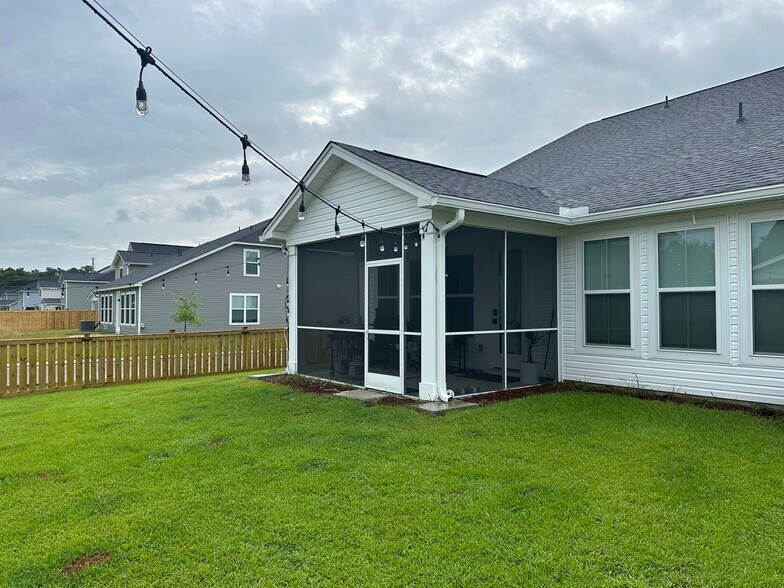 Building Photo - 8669 Windsor Hill Blvd