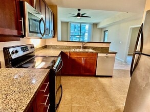 Building Photo - Beautiful Condo Adjacent to Petco Park - P...