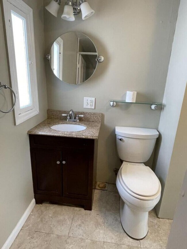 Building Photo - 3 Bedroom 1 Bath in Carlisle, PA!