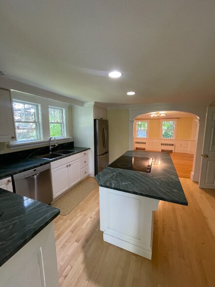 Building Photo - 155 Pepperrell Rd