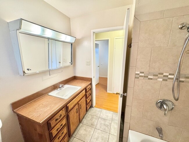 Building Photo - 604 Radcliffe Dr