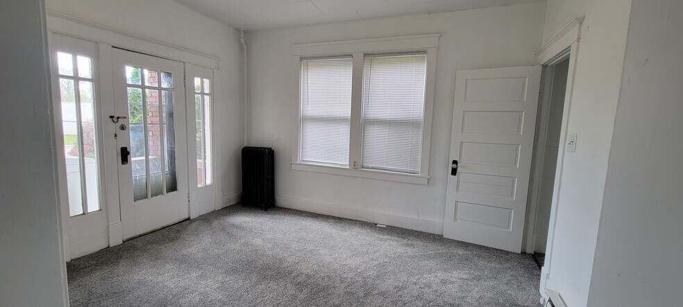 Building Photo - 617 W Main St