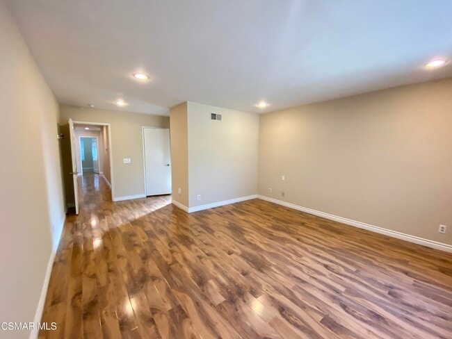 Building Photo - 850 Rim Crest Dr
