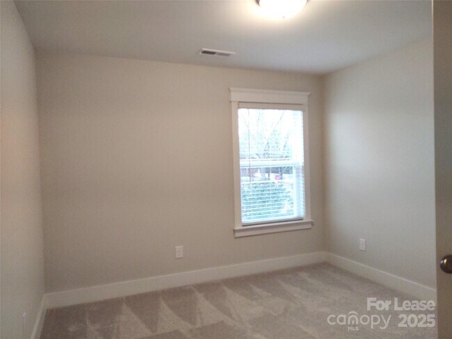 Building Photo - 4018 Belle Landing Rd