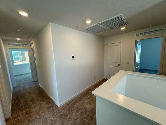 Building Photo - 5 bedroom Murrieta home for LEASE!