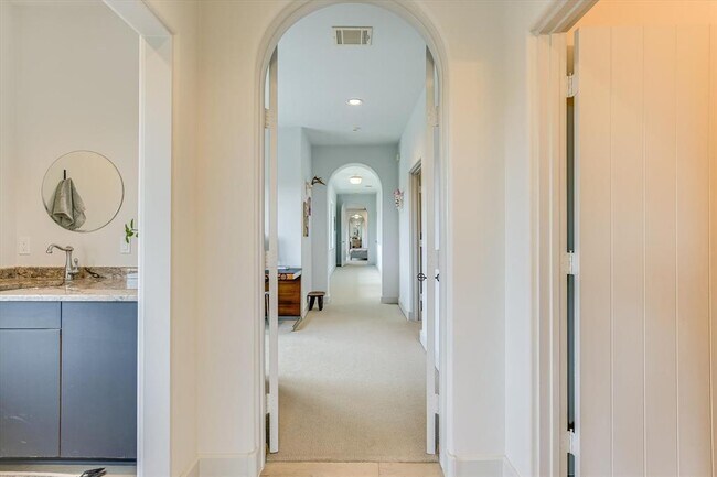 Building Photo - 5304 Scenic View Dr