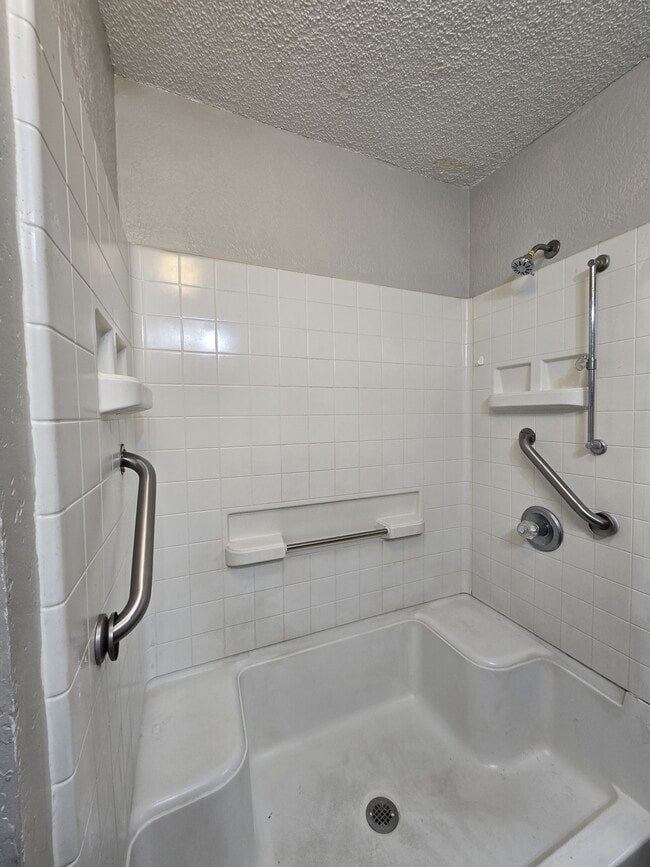 Building Photo - 714 S Fabrique Dr