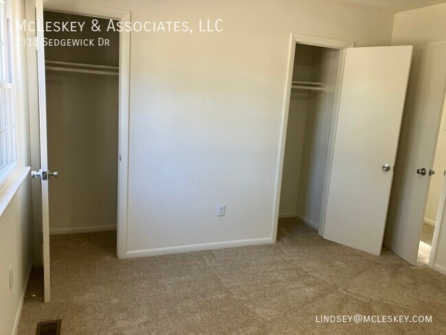 Building Photo - 2318 Sedgewick Dr