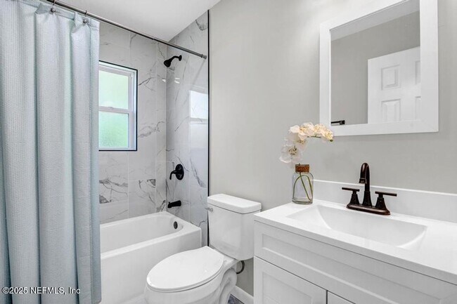 Building Photo - Waterfront 3 BR 2 BA Remodeled Rental Home