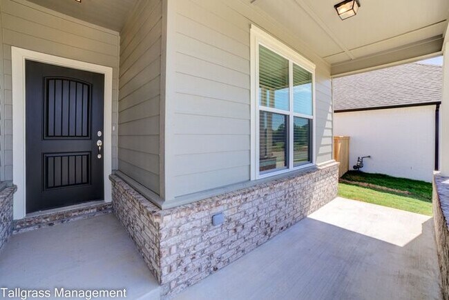 Building Photo - Spacious 4-Bedroom, 2.5-Bath in Broken Arrow!