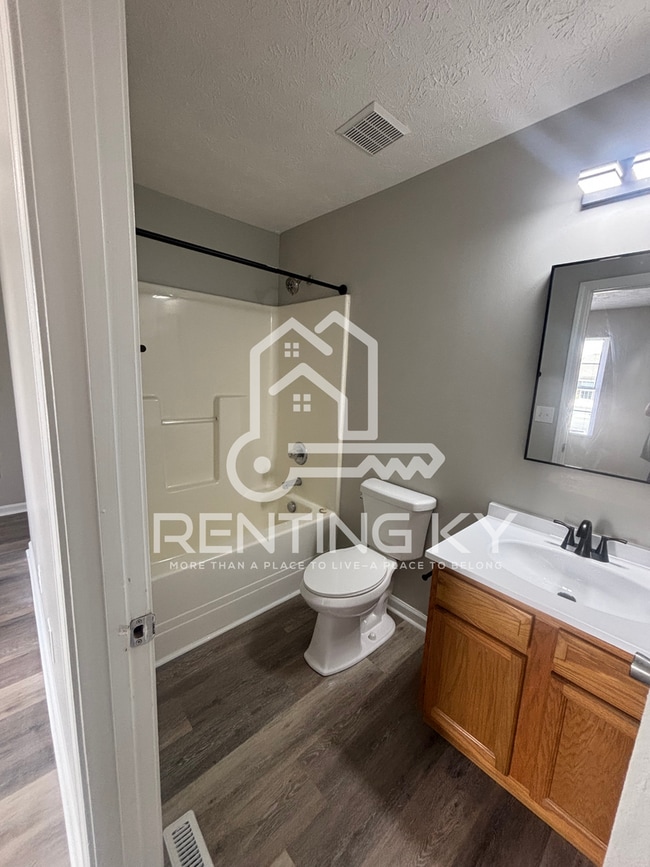 Building Photo - Newly Renovated 3-Bed, 1.5-Bath Townhome with Garage!