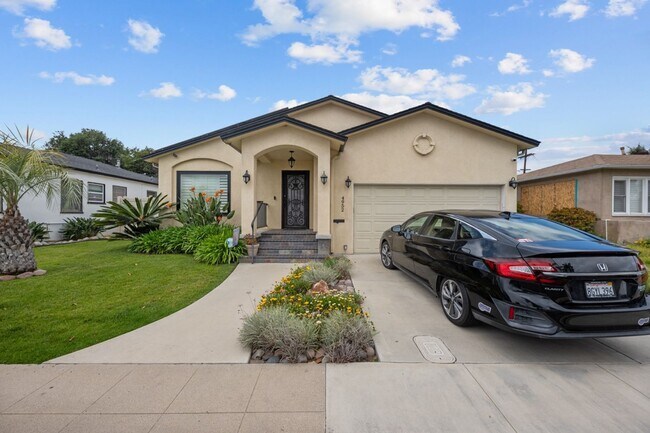 Building Photo - 4952 Rockford Dr